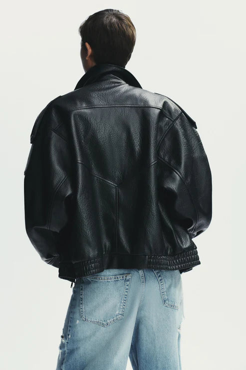Kühne Lederjacke