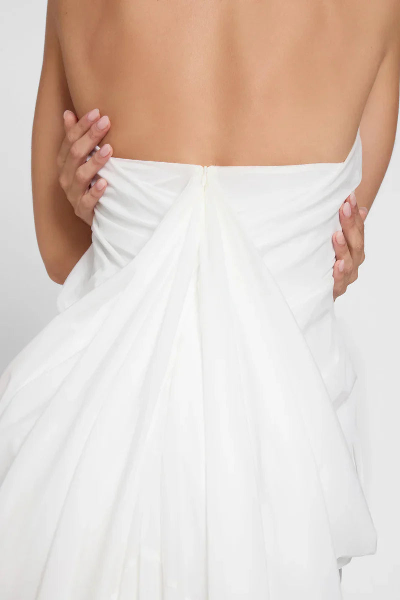 Elegantes Wasserfall-Drapé-Kleid