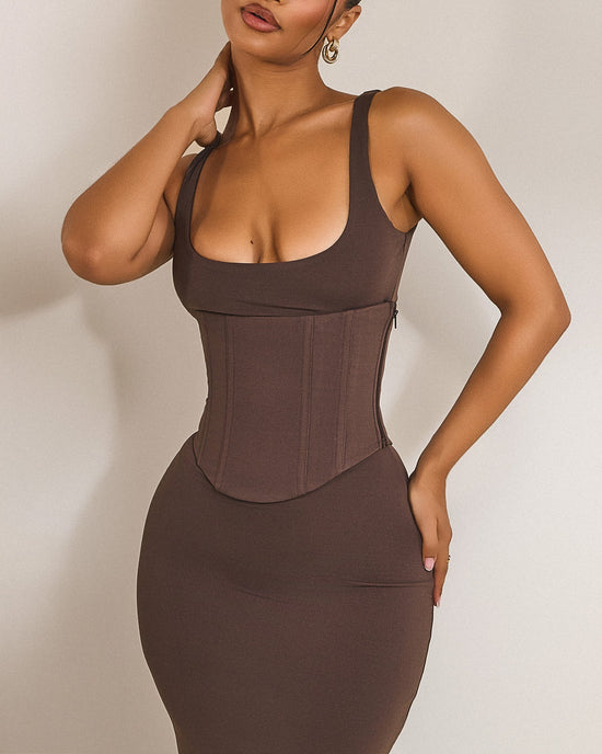 Das mühelose formende Kleid