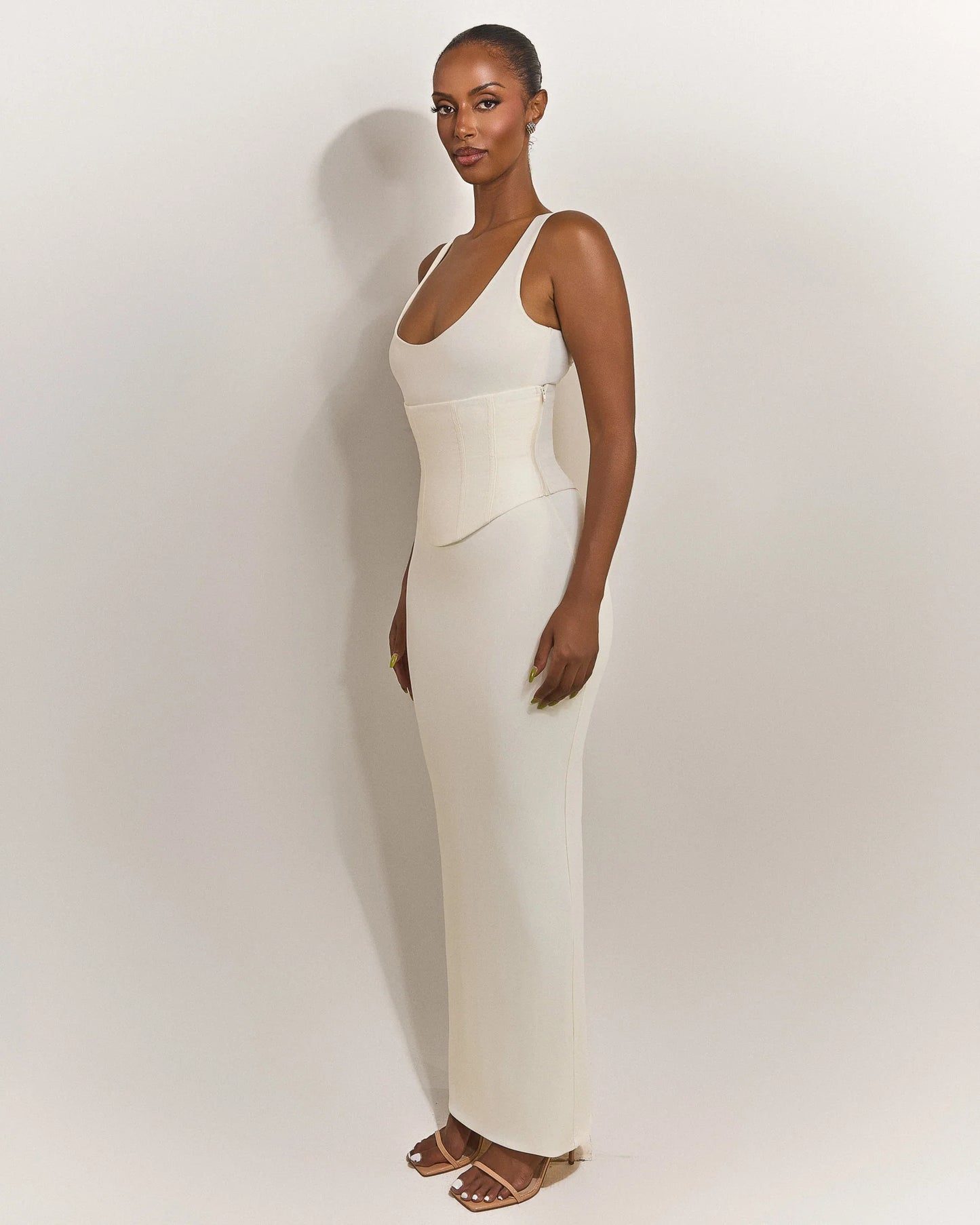 Das mühelose formende Kleid