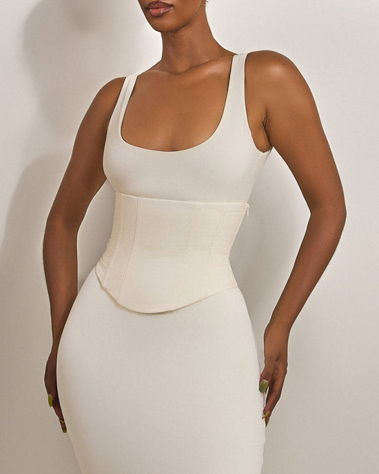 Das mühelose formende Kleid