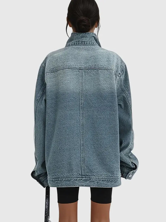 Oversized-Jeansjacke im Workwear-Stil