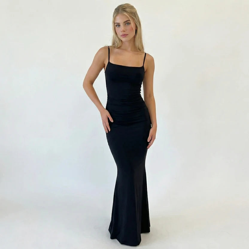 Schlankes eng anliegendes Maxikleid