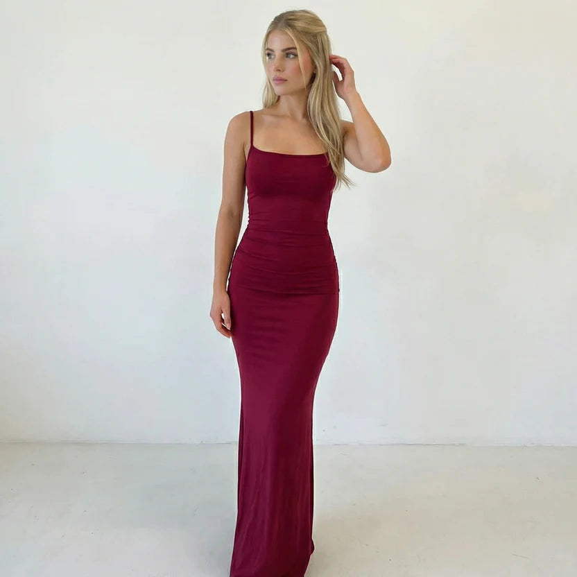 Schlankes eng anliegendes Maxikleid