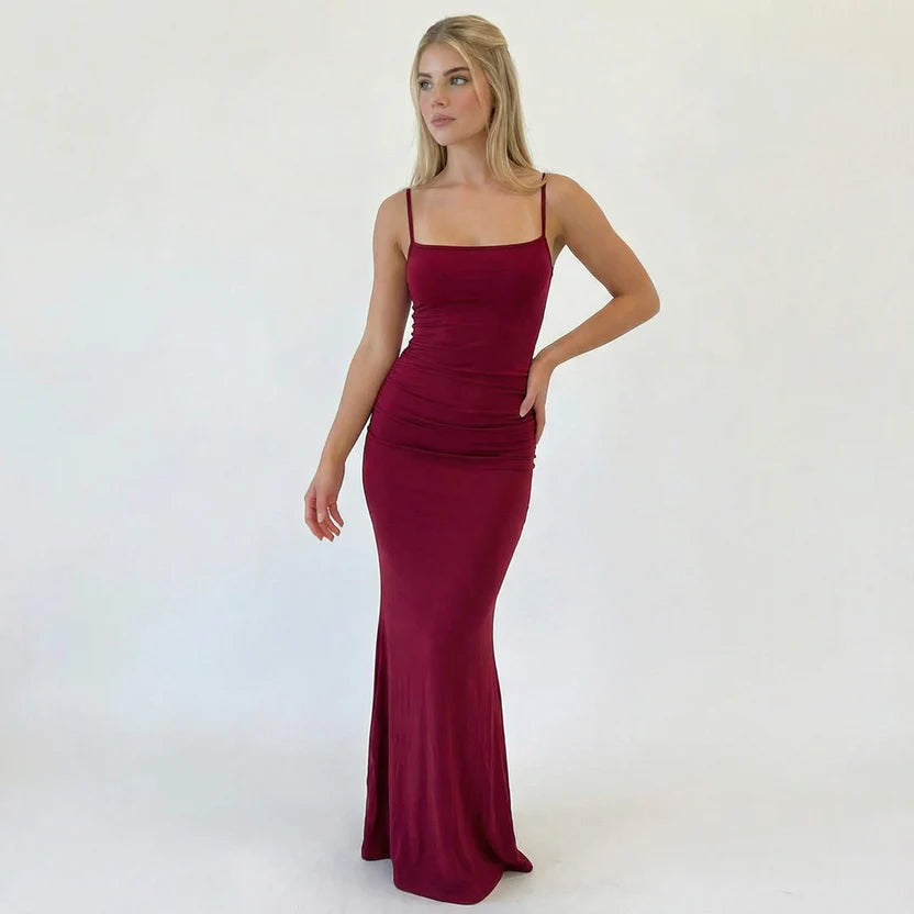 Schlankes eng anliegendes Maxikleid