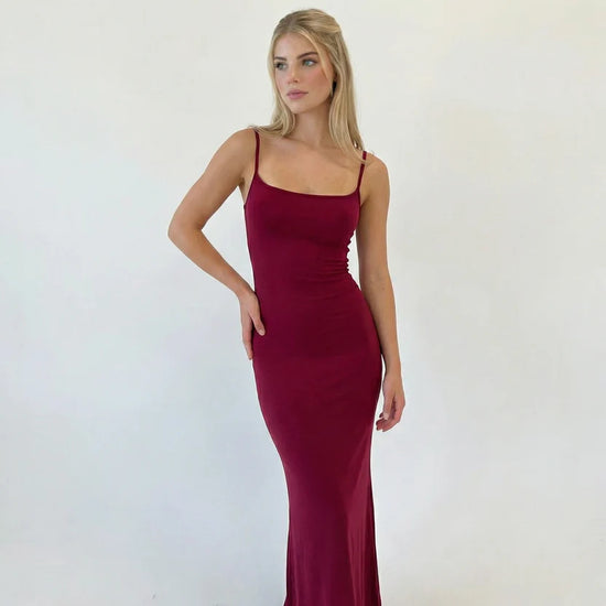 Schlankes eng anliegendes Maxikleid