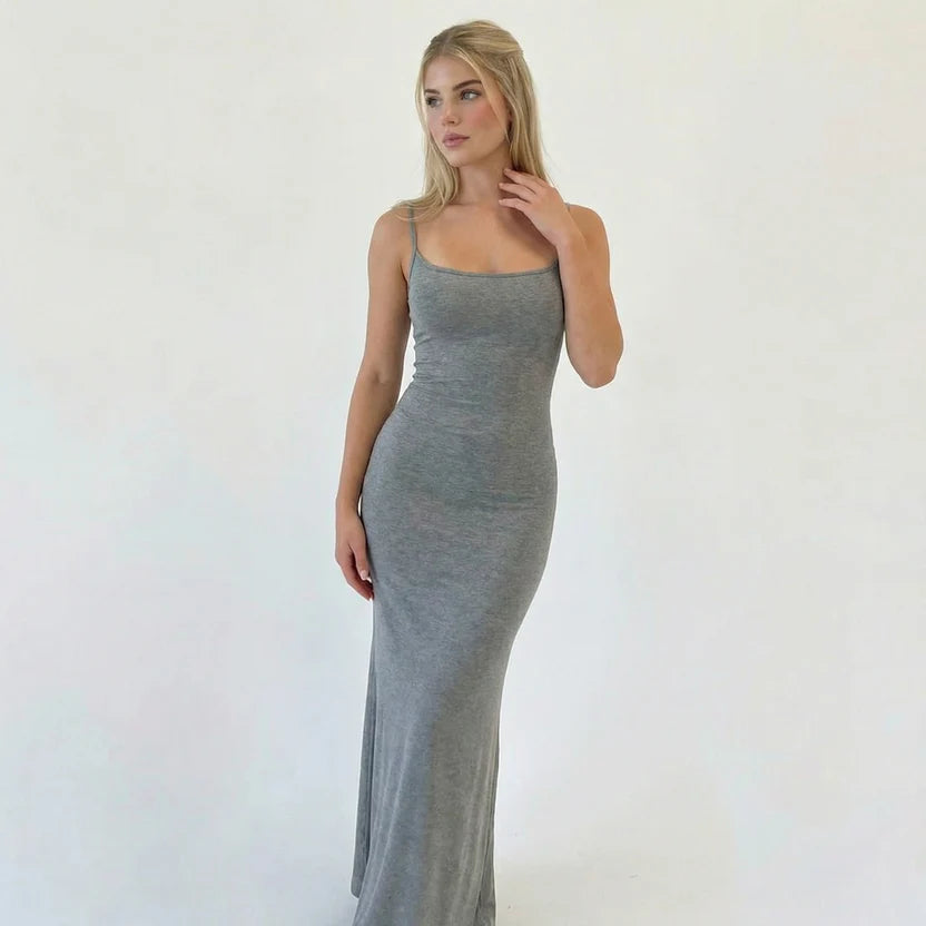 Schlankes eng anliegendes Maxikleid