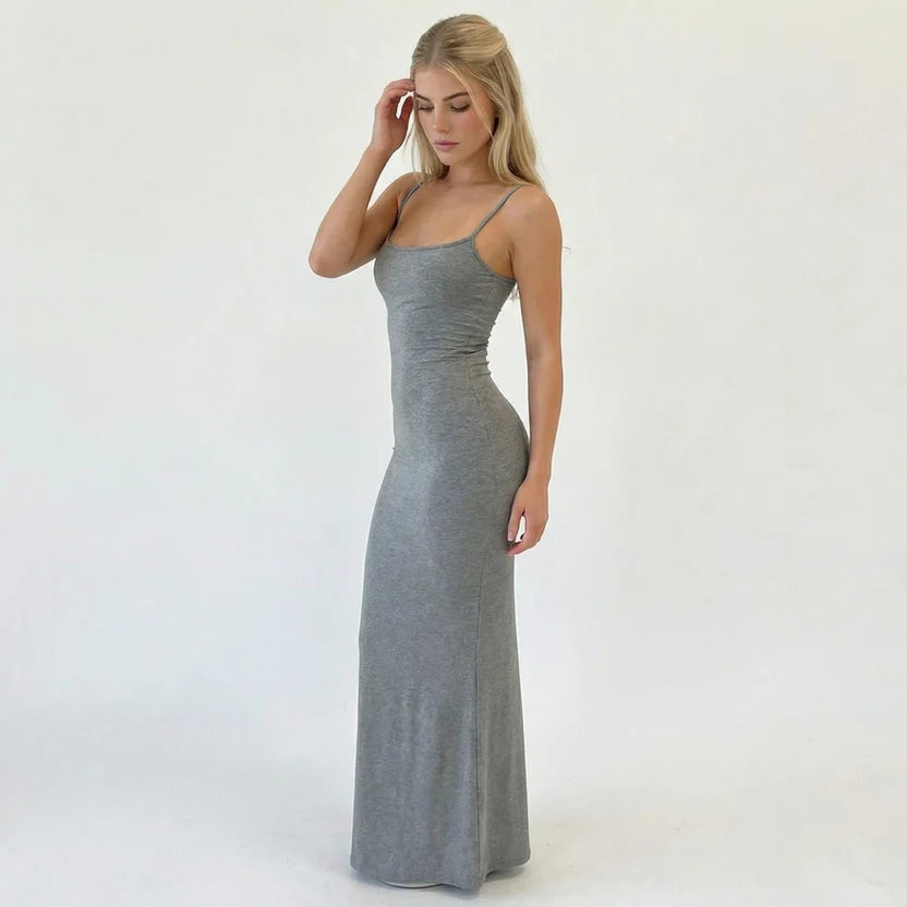 Schlankes eng anliegendes Maxikleid