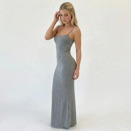 Schlankes eng anliegendes Maxikleid