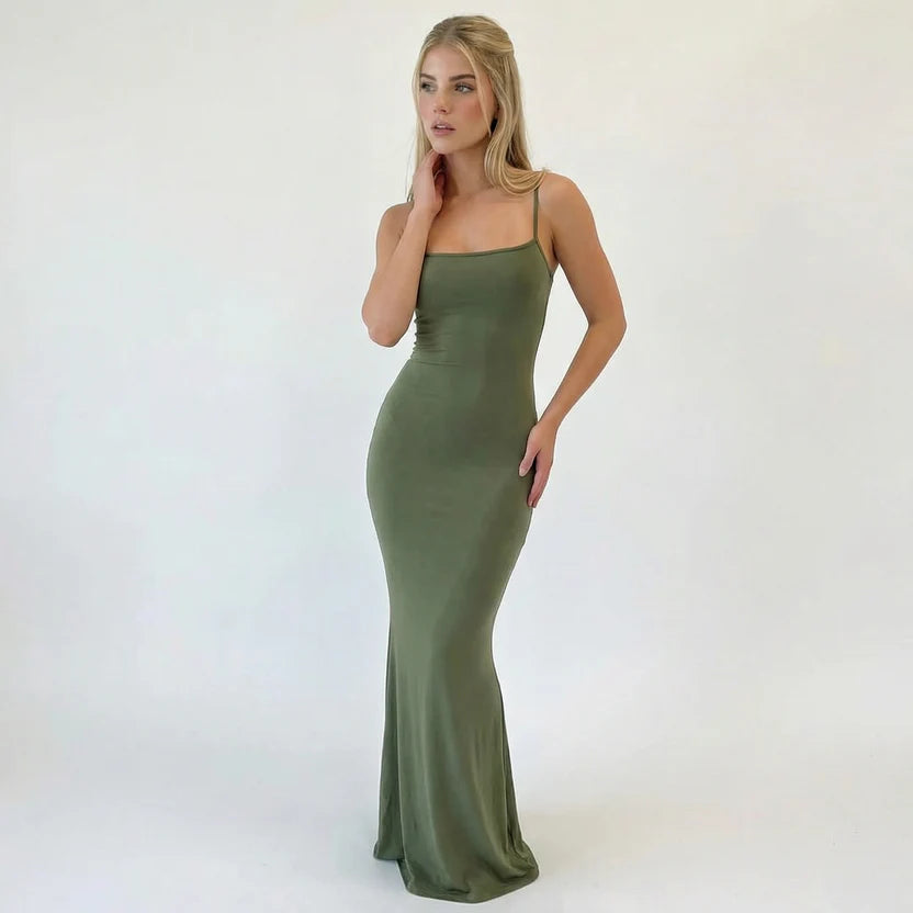 Schlankes eng anliegendes Maxikleid