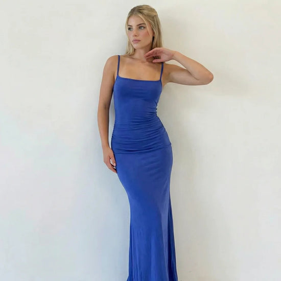 Schlankes eng anliegendes Maxikleid