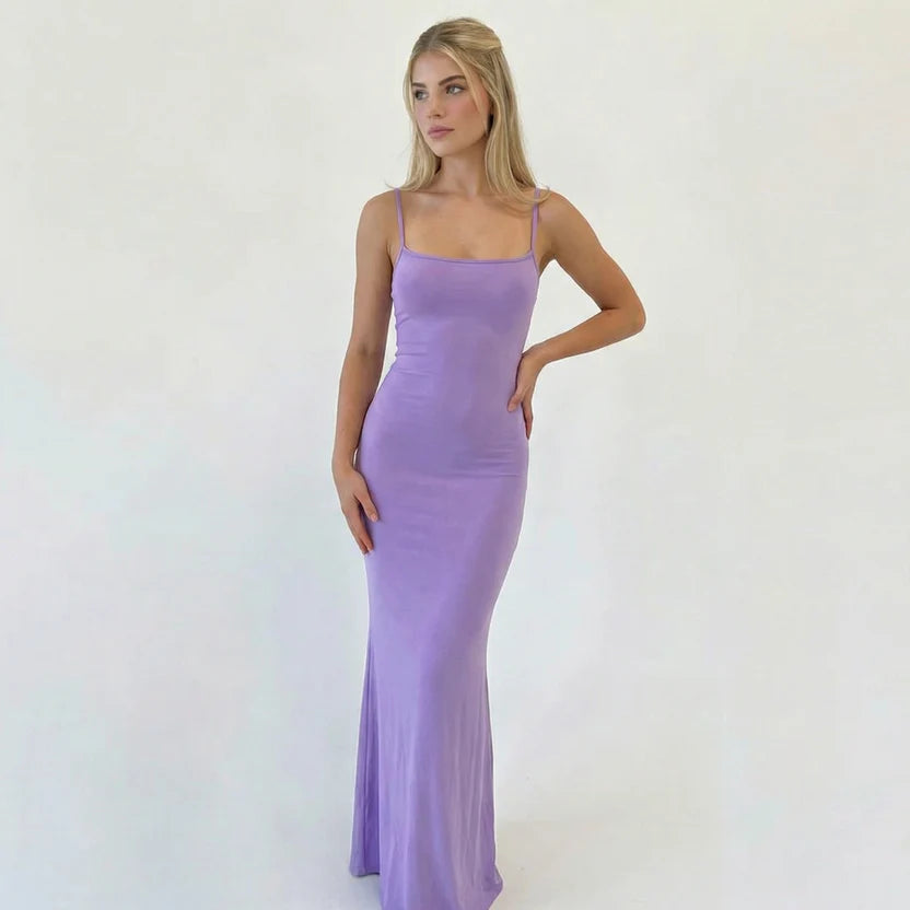 Schlankes eng anliegendes Maxikleid