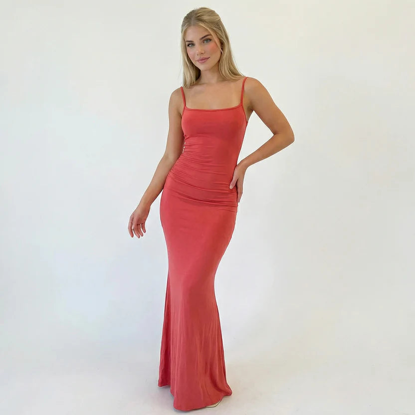 Schlankes eng anliegendes Maxikleid
