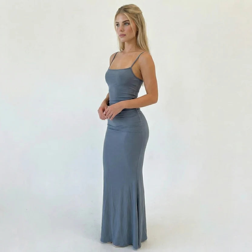 Schlankes eng anliegendes Maxikleid