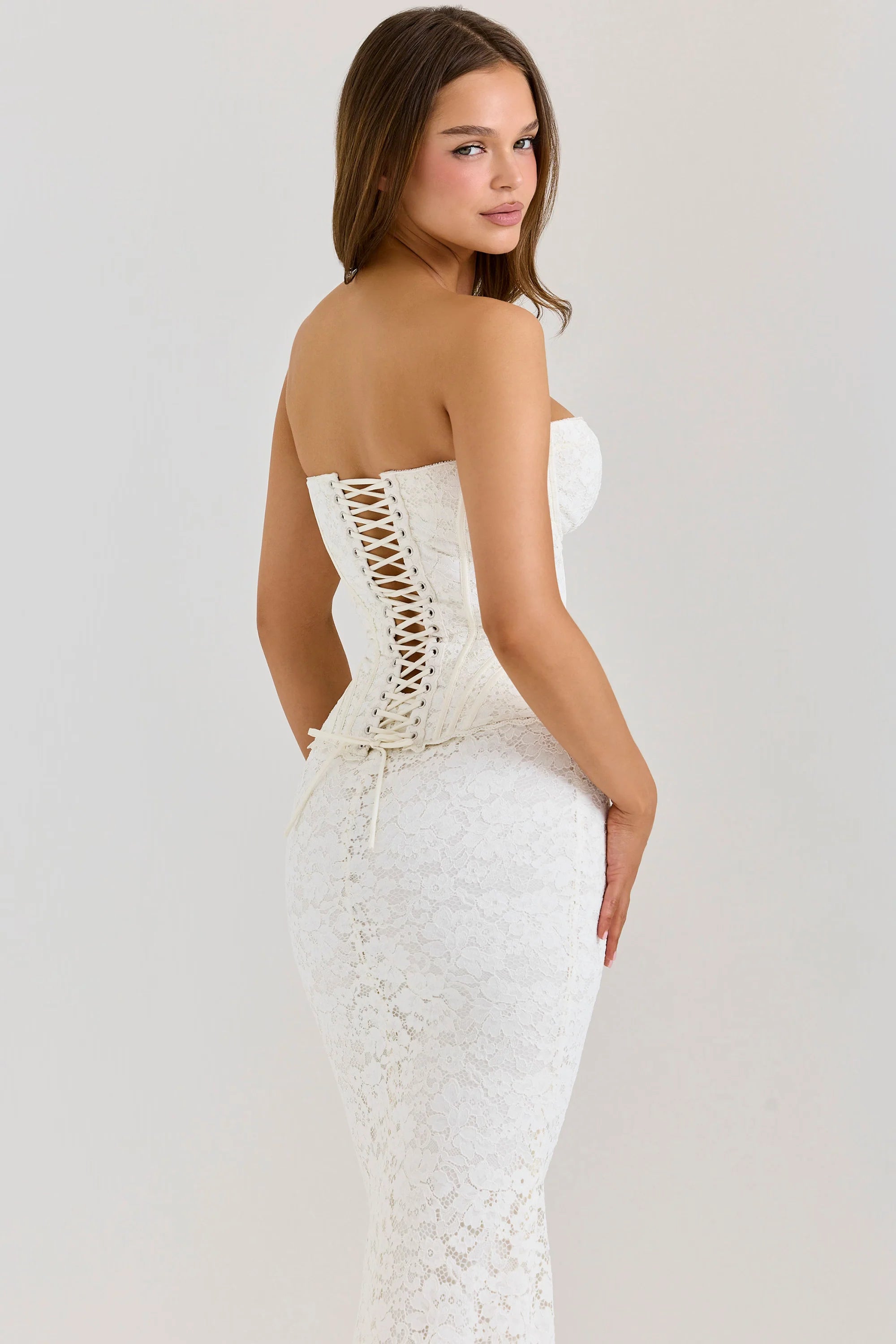 Zeitloses Spitzenkorsettkleid