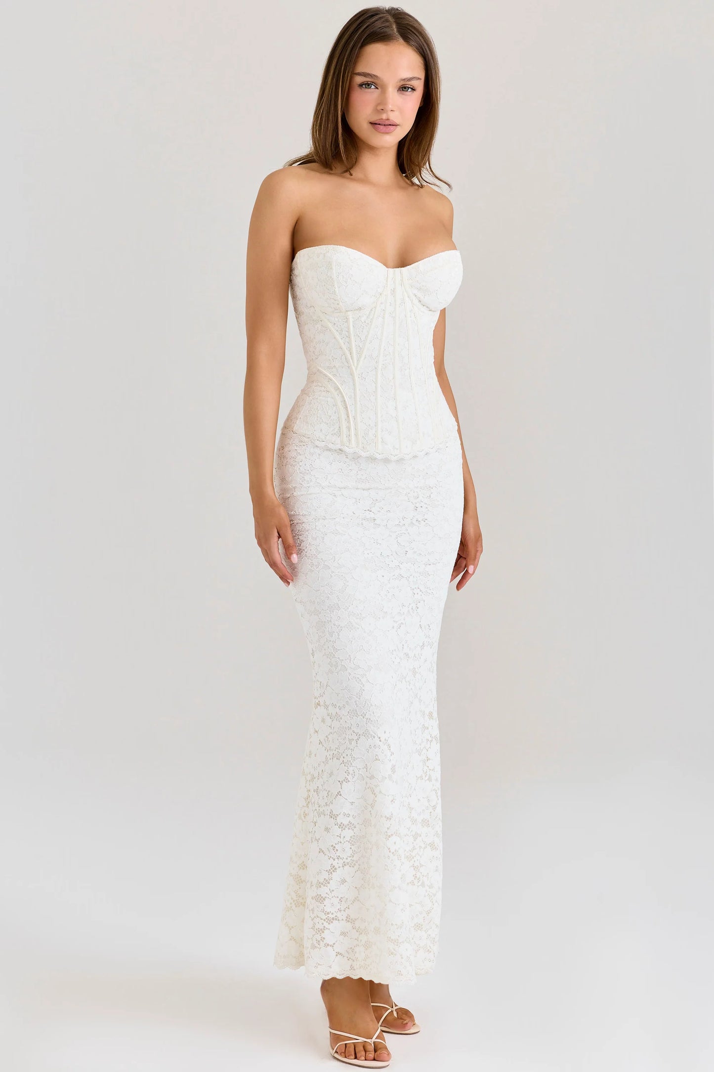 Zeitloses Spitzenkorsettkleid