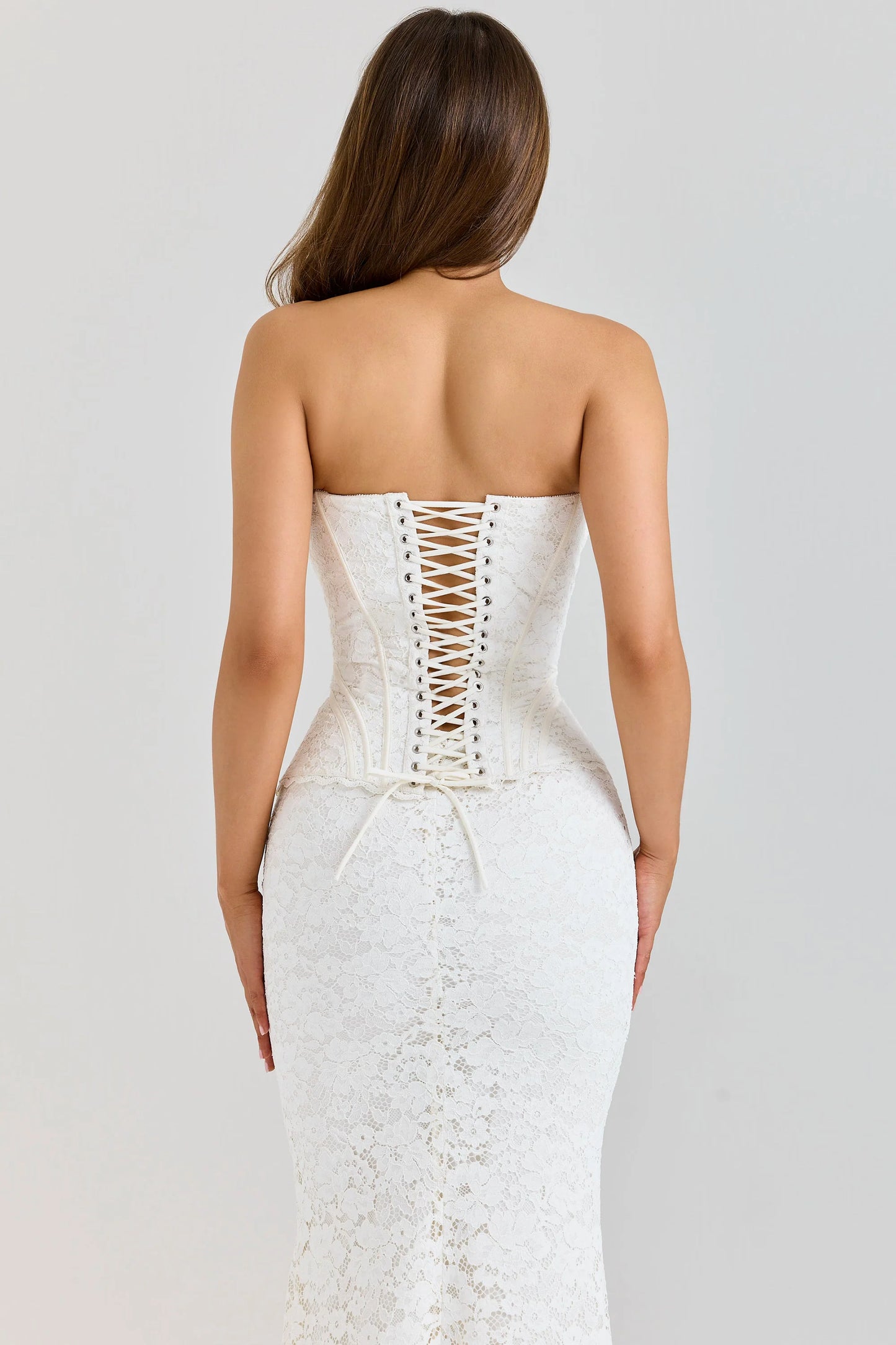 Zeitloses Spitzenkorsettkleid