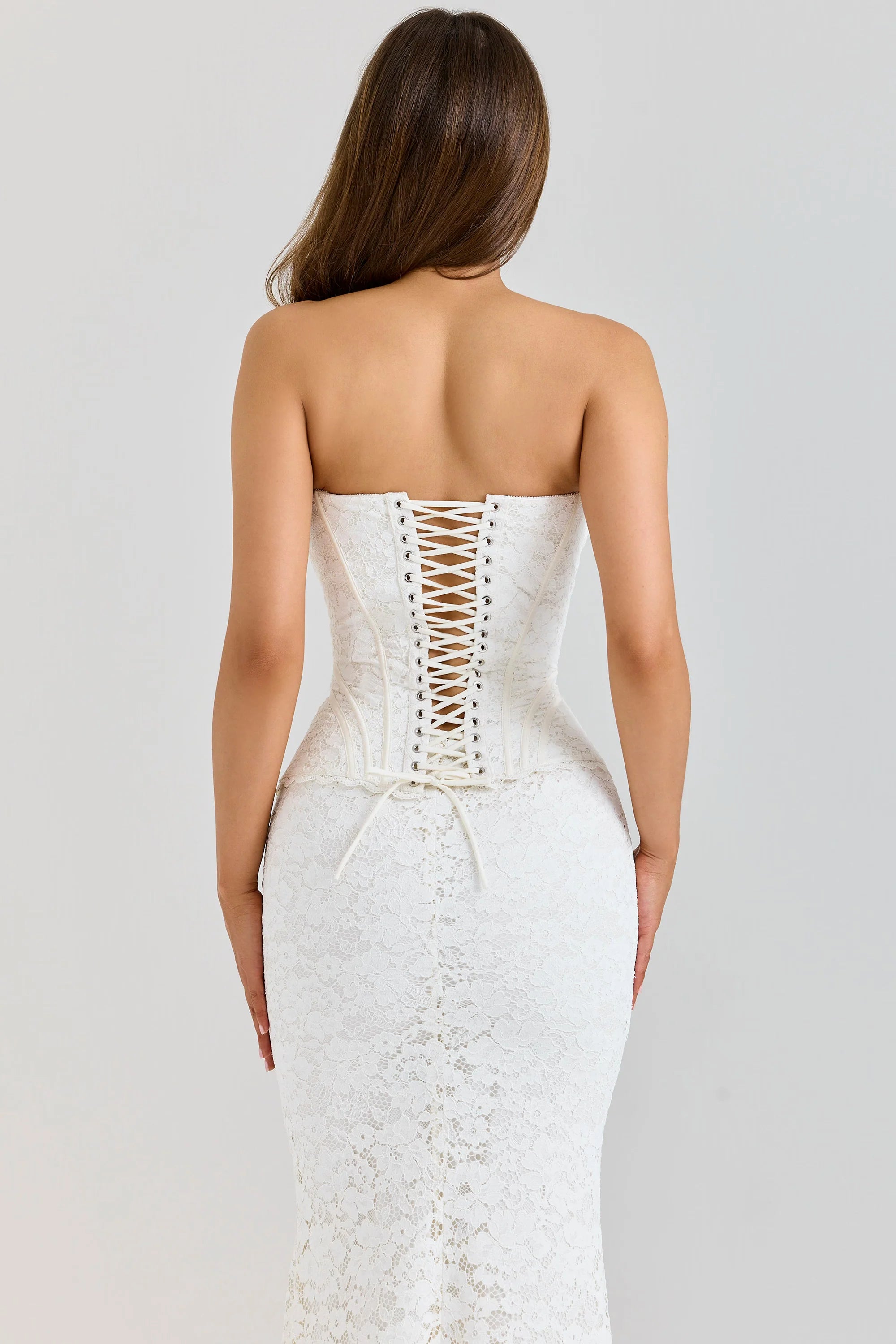 Zeitloses Spitzenkorsettkleid