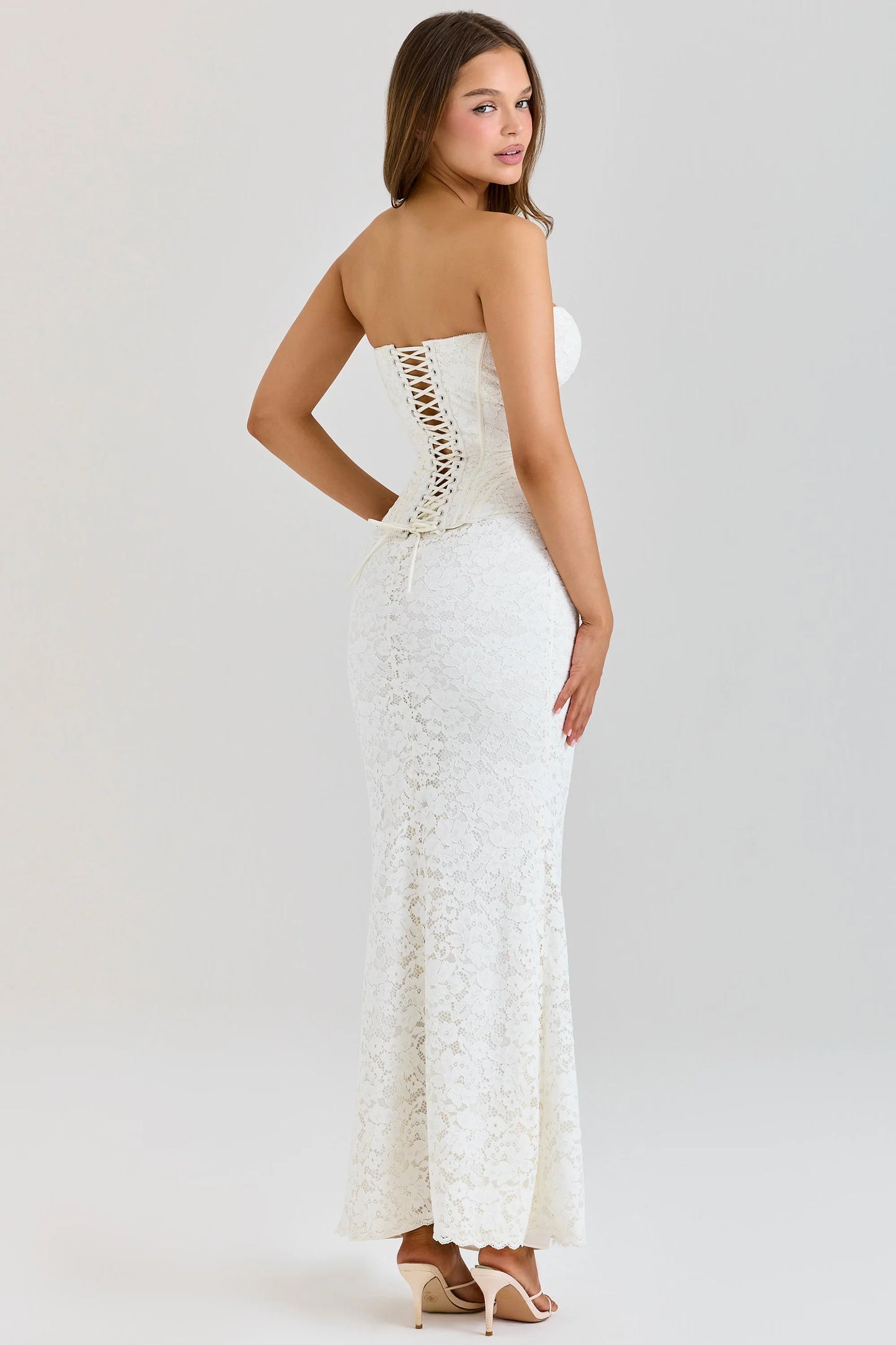Zeitloses Spitzenkorsettkleid